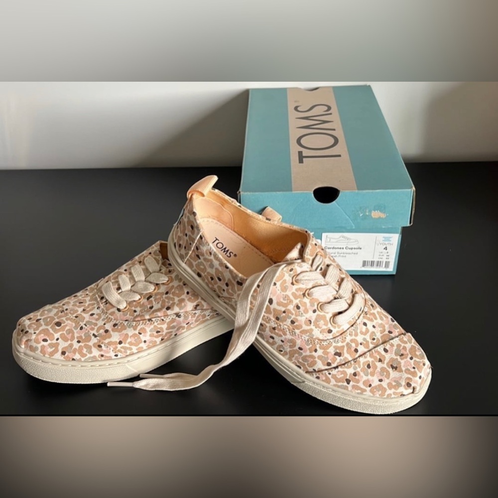 Tom Girls Cheetah Print shoe size Youth 4 NWT